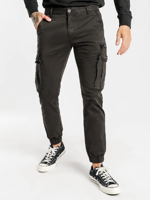 eagle-cargo-pants-in-black