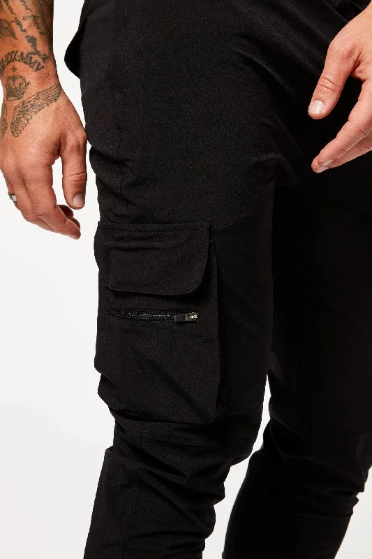 tech-stretch-cargo-pants-black