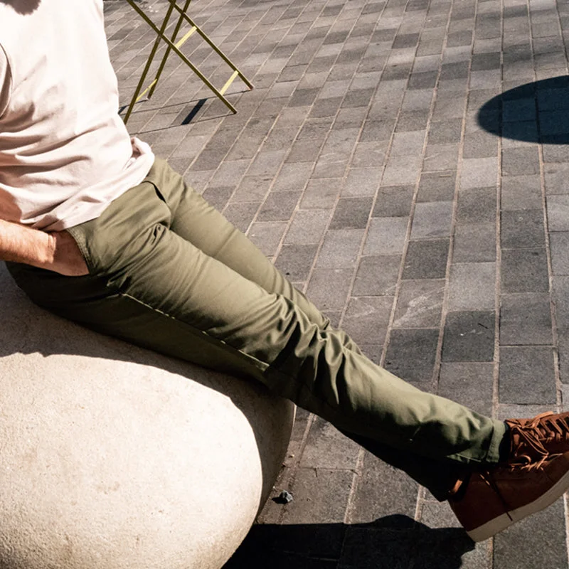 feel-good-chino-pants-in-camo-olive