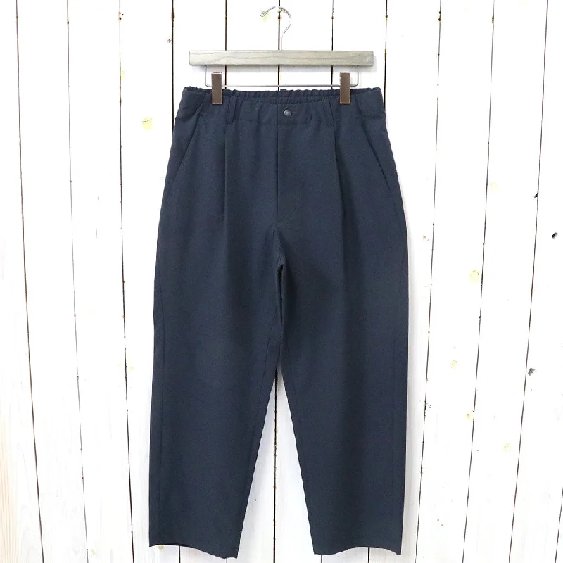 Goldwin『One Tuck Tapered Light Pants』(ダークネイビー)