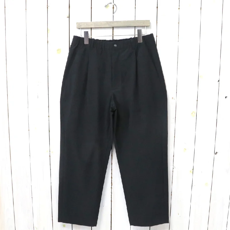 Goldwin『One Tuck Tapered Light Pants』(ブラック)