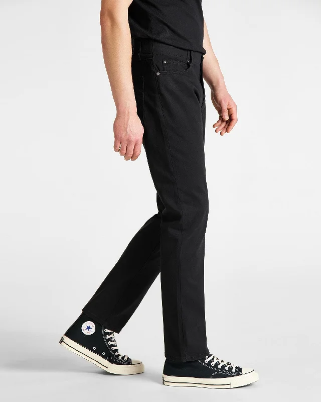 lee-straight-fit-extreme-motion-mens-jeans-black