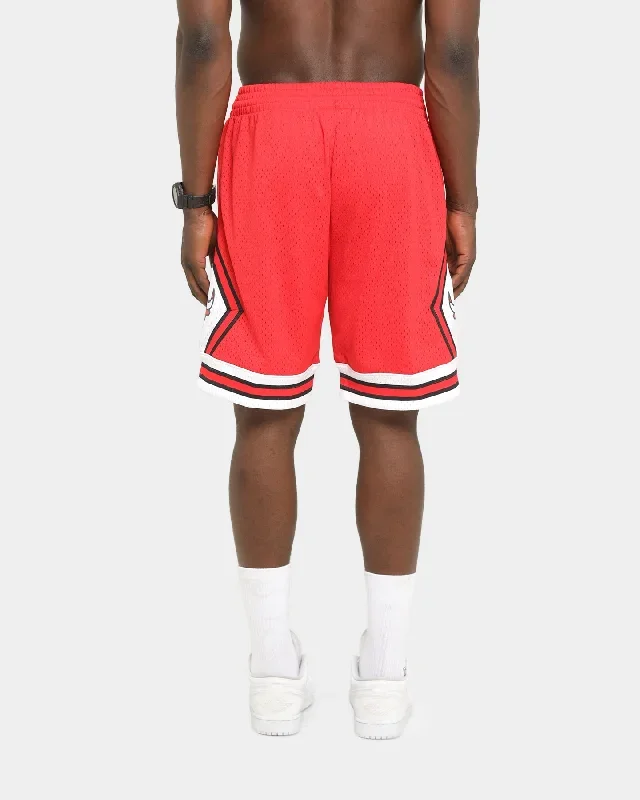 mitchell-ness-chicago-bulls-swingman-shorts-red-mens