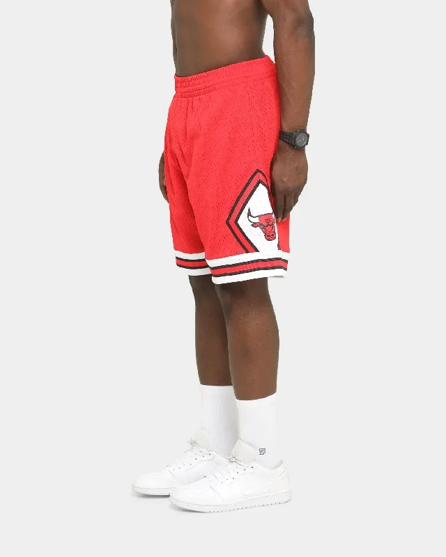 mitchell-ness-chicago-bulls-swingman-shorts-red-mens