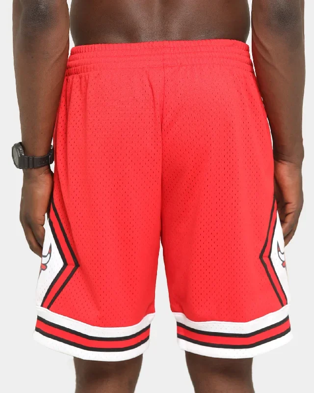 mitchell-ness-chicago-bulls-swingman-shorts-red-mens