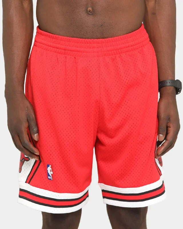 mitchell-ness-chicago-bulls-swingman-shorts-red-mens